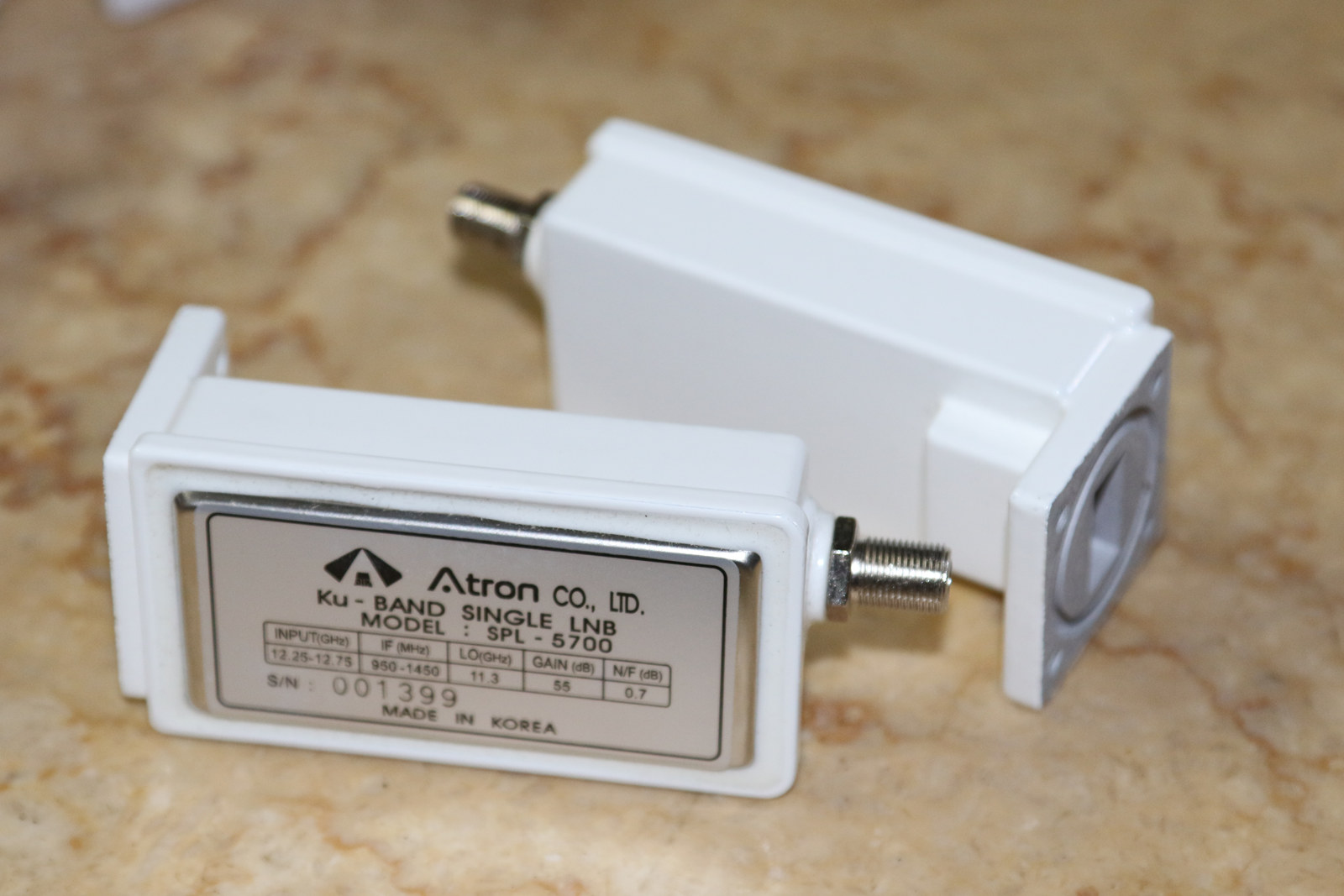 SPL-5700卫星高频头 SPL-5700卫星高频头